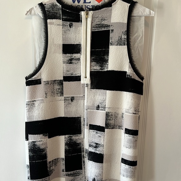 Beautiful boutique sleeveless top - Picture 3 of 5